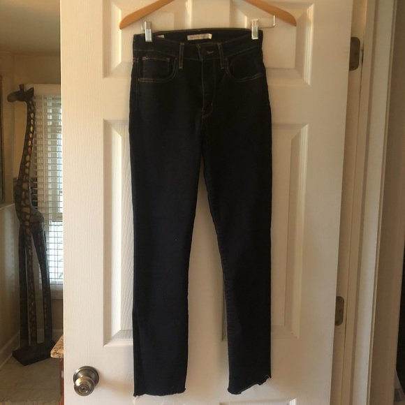 Levi's 724 HIGH RISE SLIM STRAIGHT WOMEN'S JEANS 27 x 30 (#88) - Picture 1 of 5